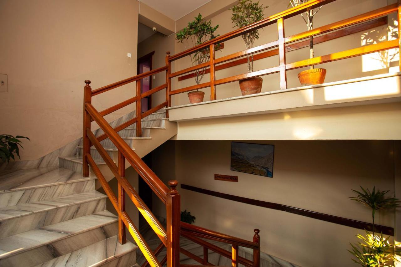 Hotel Orchid Покхара Екстер'єр фото
